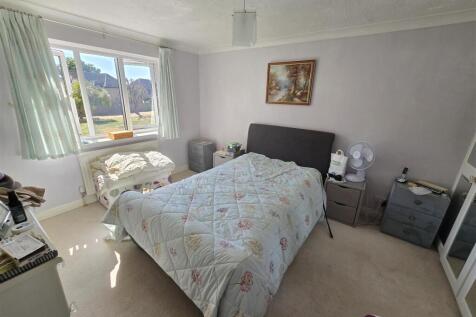 Bedroom 1a.jpg