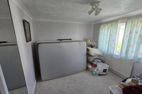 Bed 2.jpg