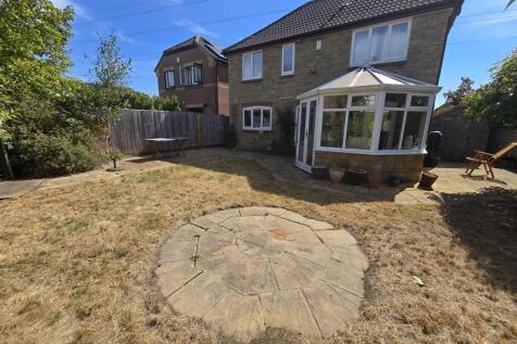 Rear garden 1.jpg