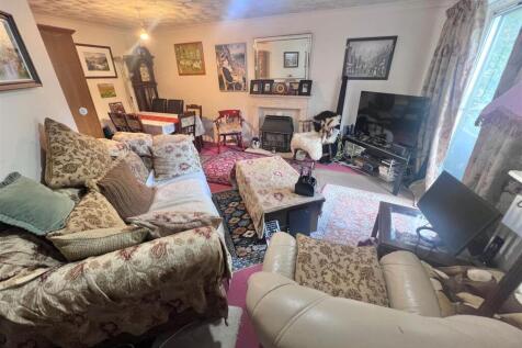 Lounge 3.jpg