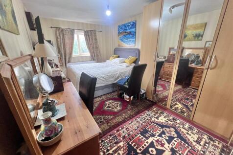 Bedroom 1a.jpg