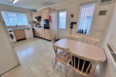 Kitchen diner 1.jpg