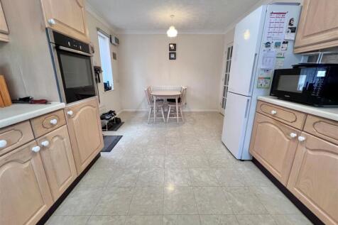 kitchen diner 5.jpg