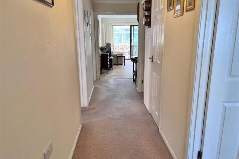 Hallway 2.jpg