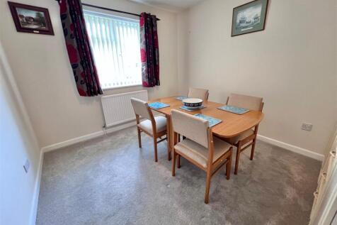 Dining room 1.jpg