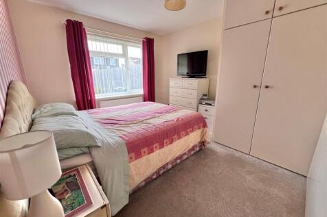 Bedroom 1.jpg