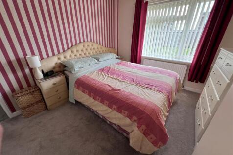 Bedroom 1c.jpg