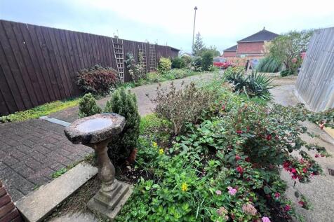 Front garden 1.jpg