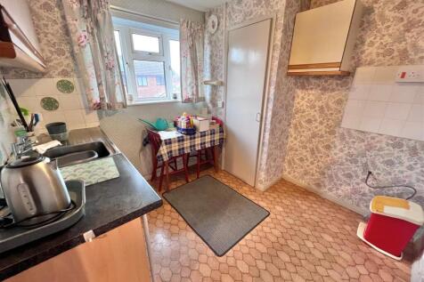 Kitchen 2.jpg