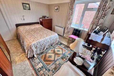 Main bed 2.jpg