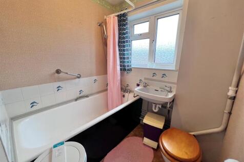 Bathroom 1.jpg