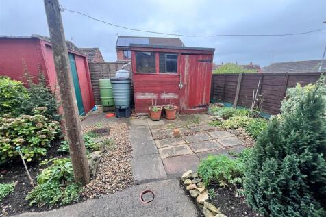 Rear garden 1.jpg