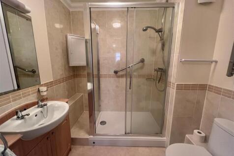 Shower room 1.jpg