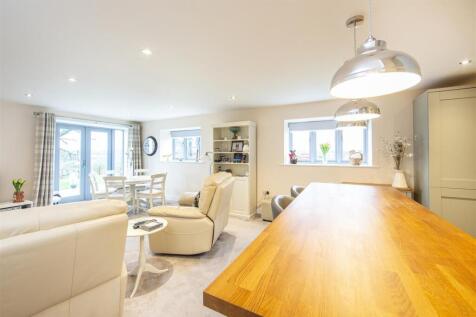 Living Room 02.jpg