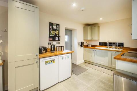 Kitchen 02.jpg