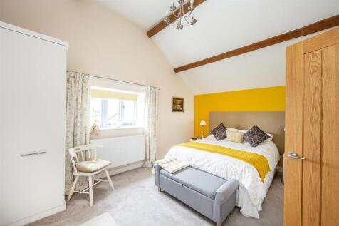 Bedroom 1 - 01.jpg