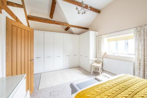 Bedroom 1 - 04.jpg