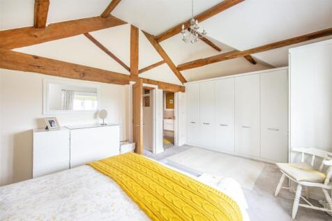 Bedroom 1 - 03.jpg