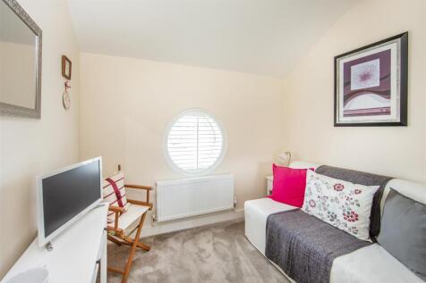 Bedroom 3 - 01.jpg