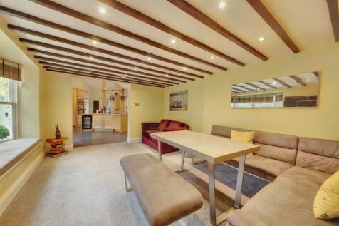 Breakfast Family Room 2.jpg