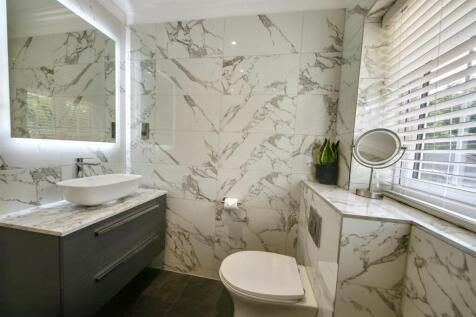 Family Bathroom.jpg