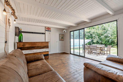 8649885-interior4...