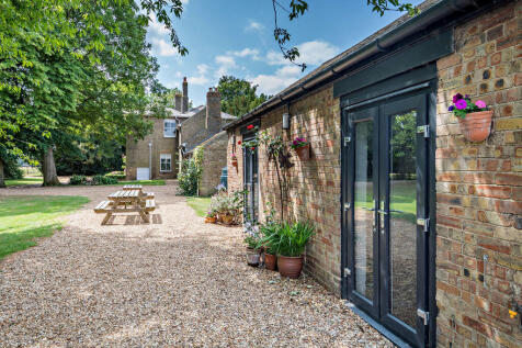 8649885-exterior3...