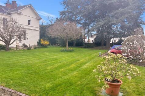COMMUNAL GARDENS