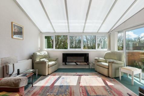 LIVING ROOM-1.jpg