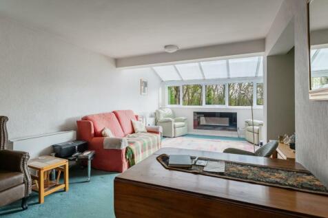 LIVING ROOM-3.jpg