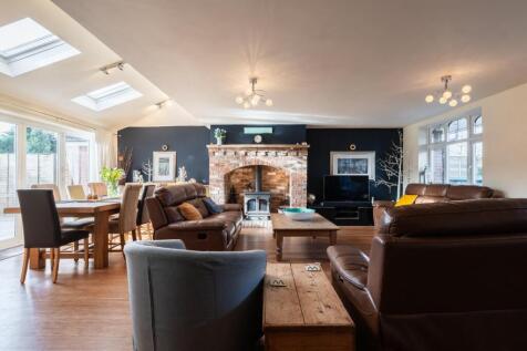 living room-3.jpg