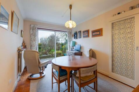 dining room-1.jpg