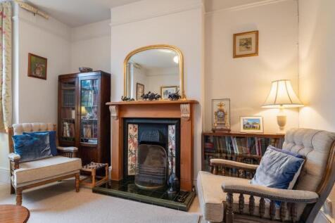 living room-2.jpg