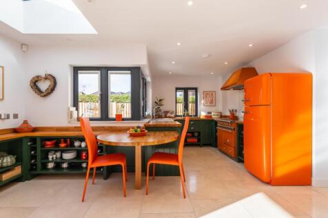 FABULOUS OPEN PLAN KITCHEN/FAMILY ROOM