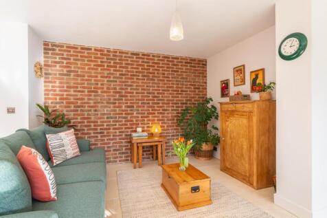 FABULOUS OPEN PLAN KITCHEN/FAMILY ROOM