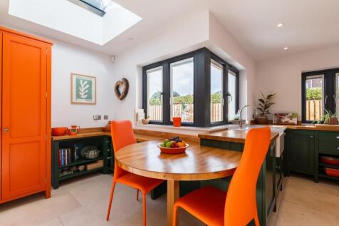 FABULOUS OPEN PLAN KITCHEN/FAMILY ROOM