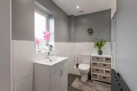 first floor en suite-1.jpg