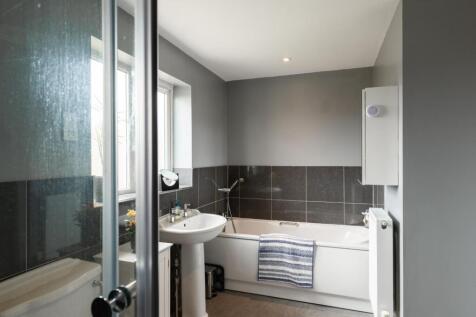 second floor en suite-1.jpg