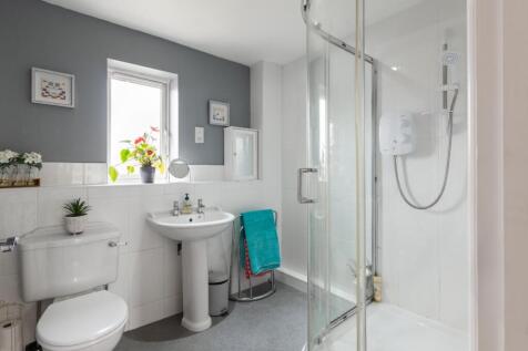 second floor shower room -1.jpg
