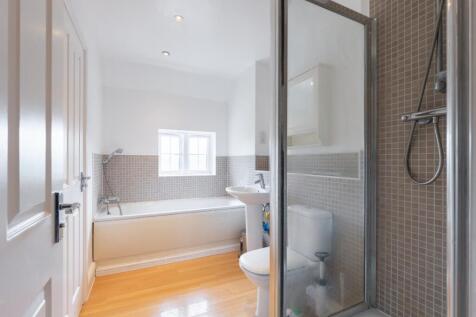 EN SUITE BATHROOM