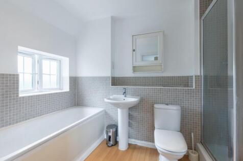 EN SUITE BATHROOM