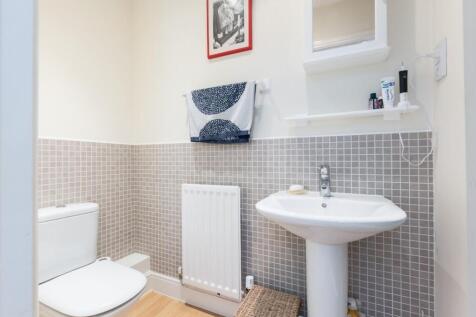 EN SUITE SHOWER ROOM
