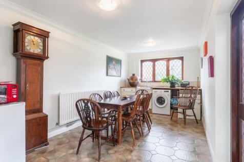 dining room-1.jpg