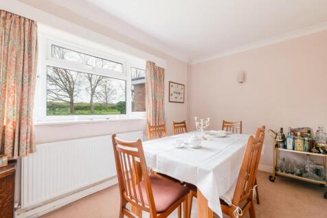 dining room-1.jpg