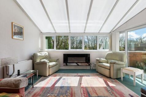 LIVING ROOM-1.jpg