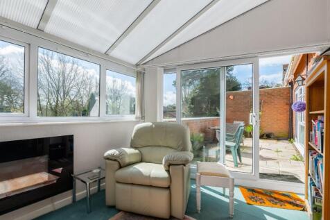 LIVING ROOM-2.jpg