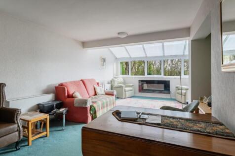 LIVING ROOM-3.jpg