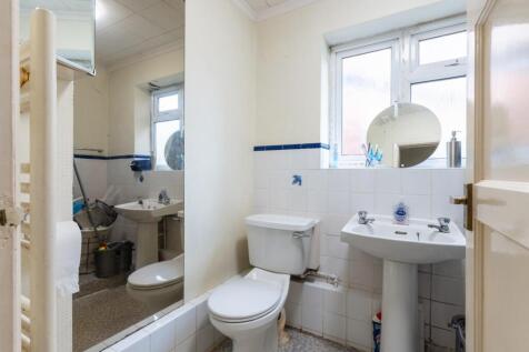flat 3 shower room-1.jpg