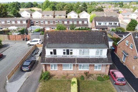 10 Severn Close aerial-3.jpg