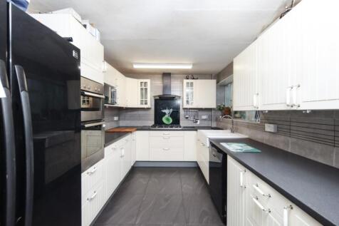 13 East Dene kitchen.jpg